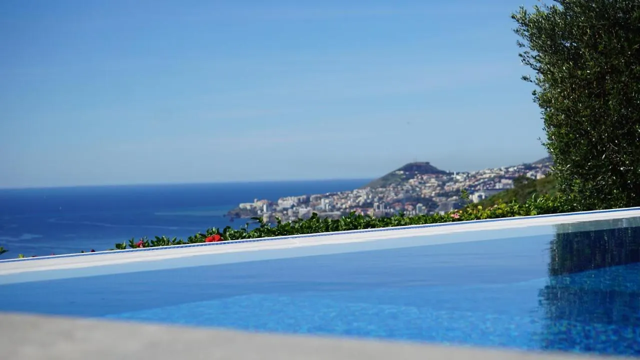 Villa Babel Garajau