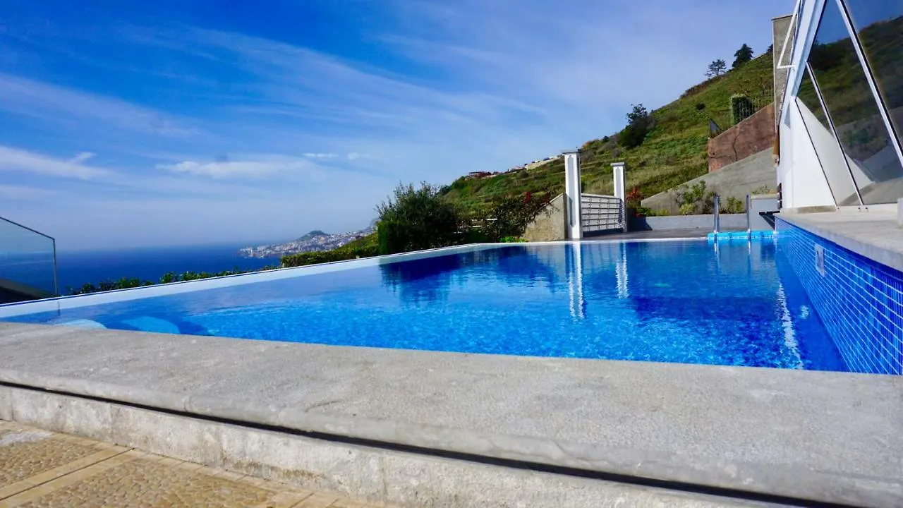Villa Babel Garajau